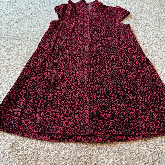 Chelsea & Theodore Black and Red Smocked Midi Dress - Picture 3 of 4